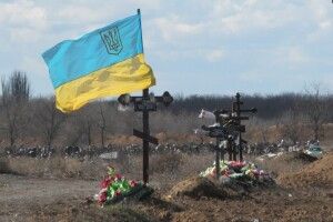 На окупованих територіях  росіяни викопують... труни загиблих українських воїнів