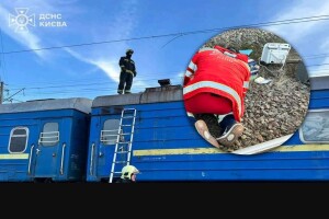 Підлітки вилізли на дах потяга: один загинув, двоє отримали опіки...