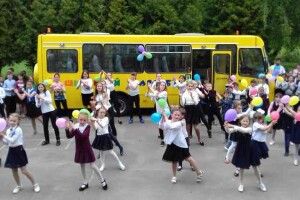 Школа отримала новенький автобус