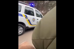 На Волині поліцейський припинив погоню за неповнолітніми на мотоциклі, аби уникнути ДТП (Відео)
