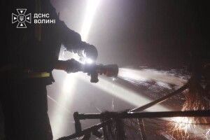 Атака рашистів: Луцькому районі загасили пожежу на підприємстві (Фото)