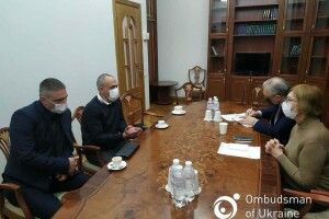 Звільнені з іракського полону українці зустрілися з омбудсменкою