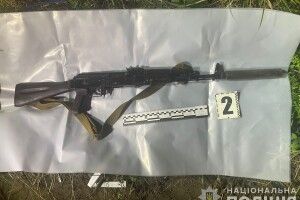 На Волині затримали чоловіка, який незаконно зберігав автомат та боєприпаси до нього (Відео)