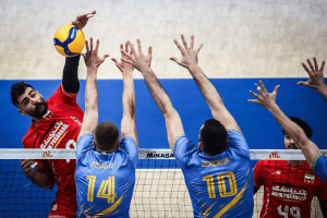 Фортуна відвернулась: українці, двічі виграючи по партіях, поступилися волейболістам Ірану