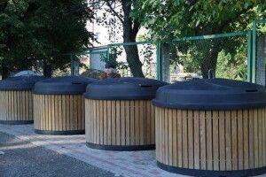 У Луцьку продовжують встановлювати напівпідземні сміттєві контейнери (Фото)