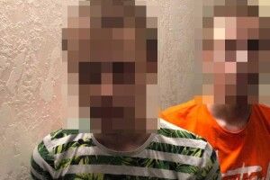 У Рівному вранці двоє дітей порізали жінку (Фото)