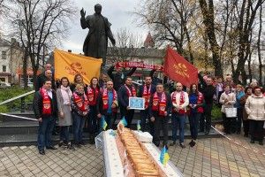 Такого пирога в Україні – довжиною понад 25 метрів – ще не пекли!