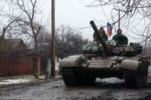 У зоні АТО гаряче – окупанти луплять з танків