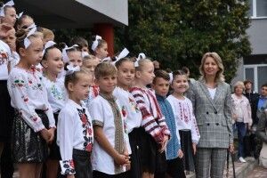 Як в одній з луцьких шкіл минуло свято першого дзвоника (Фото)