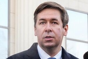 Адвокат Новіков прокоментував «сенсацію» про «статус обвинуваченого Порошенку» 