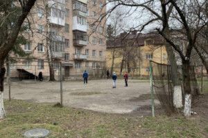 Лучани вимагають від міськради спортмайданчик на Коперника