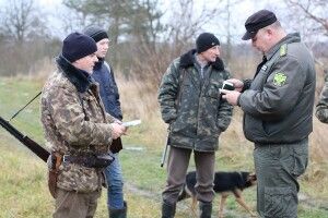 Волинських журналістів вивезли до лісу 