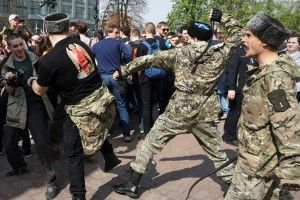 «Казаками», які розганяли протестувальників у Росії, виявилися... бойовички з Донбасу 