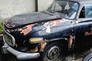 Цьогоріч муніципали займуться покинутими машинами в дворах Луцька