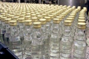 На Волині оголошено підозри членам організованої групи, яка виготовляла та реалізовувала алкогольний фальсифікат (Фото)