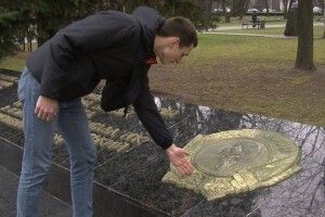 Лучанин просить прибрати комуністичну символіку на меморіалі «Вічної слави» (Фото)
