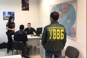 Давав 1 тисячу доларів США за пропуск в Україну (Фото)