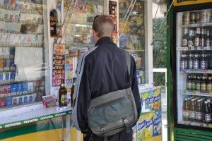 Продавчиня попросила жінку віддати заборговані кошти, натомість отримала від її чоловіка
