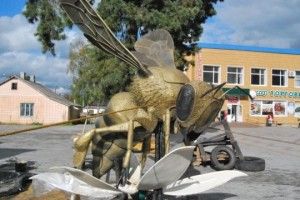 На Покрову у Маневичах відкриють пам'ятник бджолі