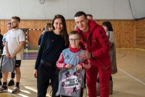 Parimatch Foundation та Артем Федецький провели в Луцьку інклюзивне тренування для дітей