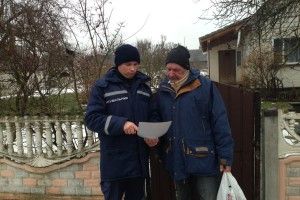 Жителям Кримного розповіли, як треба поводитися, аби в хату не заліз червоний півень (фото)