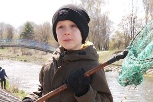 У Рівному семирічний хлопець організував толоку перед Великоднем