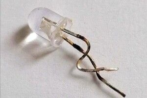 Із бронха 4-річного хлопчика дістали... лампочку від гірлянди (Фото)