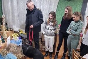 На Волині митники завітали до учнівської молоді зі службовим собакою