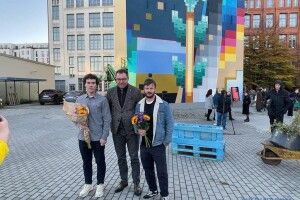 Відомий луцький художник зобразив «квітку демократії» в Німеччині (Відео) 