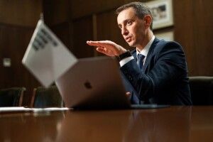 Майже 40% українців уже щепилися від коронавірусу принаймні однією дозою вакцини
