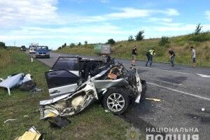 Легковик вилетів на зустрічну під вінтажівку: в загиблого водія знайшли наркотики (Фото)