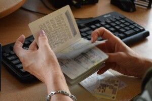 Житель Закарпатської області «докупив» третю дитину за $2 тис., щоб виїхати до Угорщини