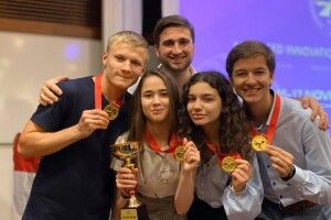 Юні українські винахідники завоювали 4 золоті медалі на конкурсі в Сінгапурі