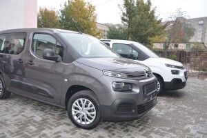 Для Луцької поліклініки придбали новенькі Citroen Berlingo (Фото)