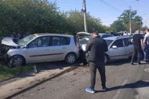 Масштабна автотроща у Рівному: розповіли про стан потерпілих (Фото)