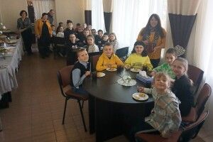 У книгозбірні на Волині можна не тільки почитати, а млинцями посмакувати
