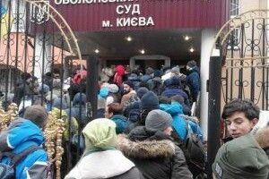 Порошенко попросив вибачення перед журналістами за роздягання 