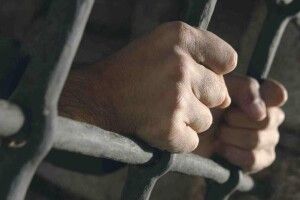 У Сарнах 21-річний пройдисвіт викрав цілу хуру «бабла», «бухла» та ювелірних виробів