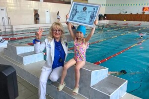 Заради рекорду 4-річна українка безперервно плила майже годину