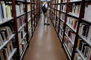 Українці, як не читали, так і вперто продовжують