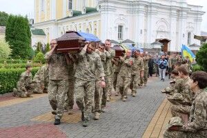 У Луцьку провели в останню путь трьох Героїв