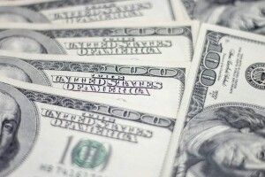 В українців відмовляються приймати долари в обмінниках. В чому причина?