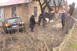 На В’ячеслава Хурсенка у Луцьку «євробляхар» на «Фольксвагені» намагався заїхати в чужу хату (відео)