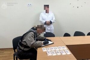 Брав гроші за кожен папірець: медик на Львівщині наживався на дитині з інвалідністю