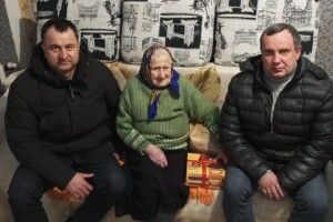 Її багатство – онуки та правнуки: на Волині вітали одну з найстарших жительок громади