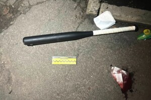 У Рівному чоловік битою вдарив жінку по голові та втік