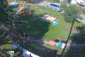 Просять впізнати волинянина, який зняв речі, що сушилися (Відео)