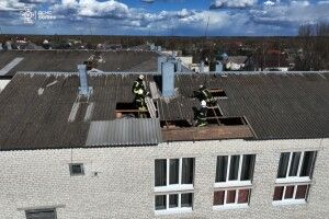 У громадах Волині вітер потрощив покрівлі та повалив дерева