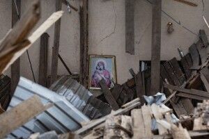 Порошенко у зруйнованому храмі звернувся до кіріла гундяєва: ви злочинці і будете відповідати перед людьми та Богом (Відео)