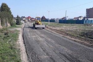 У селі неподалік Луцька рівняють дорогу 
